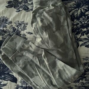 Lululemon ready to rulu capris, size 2